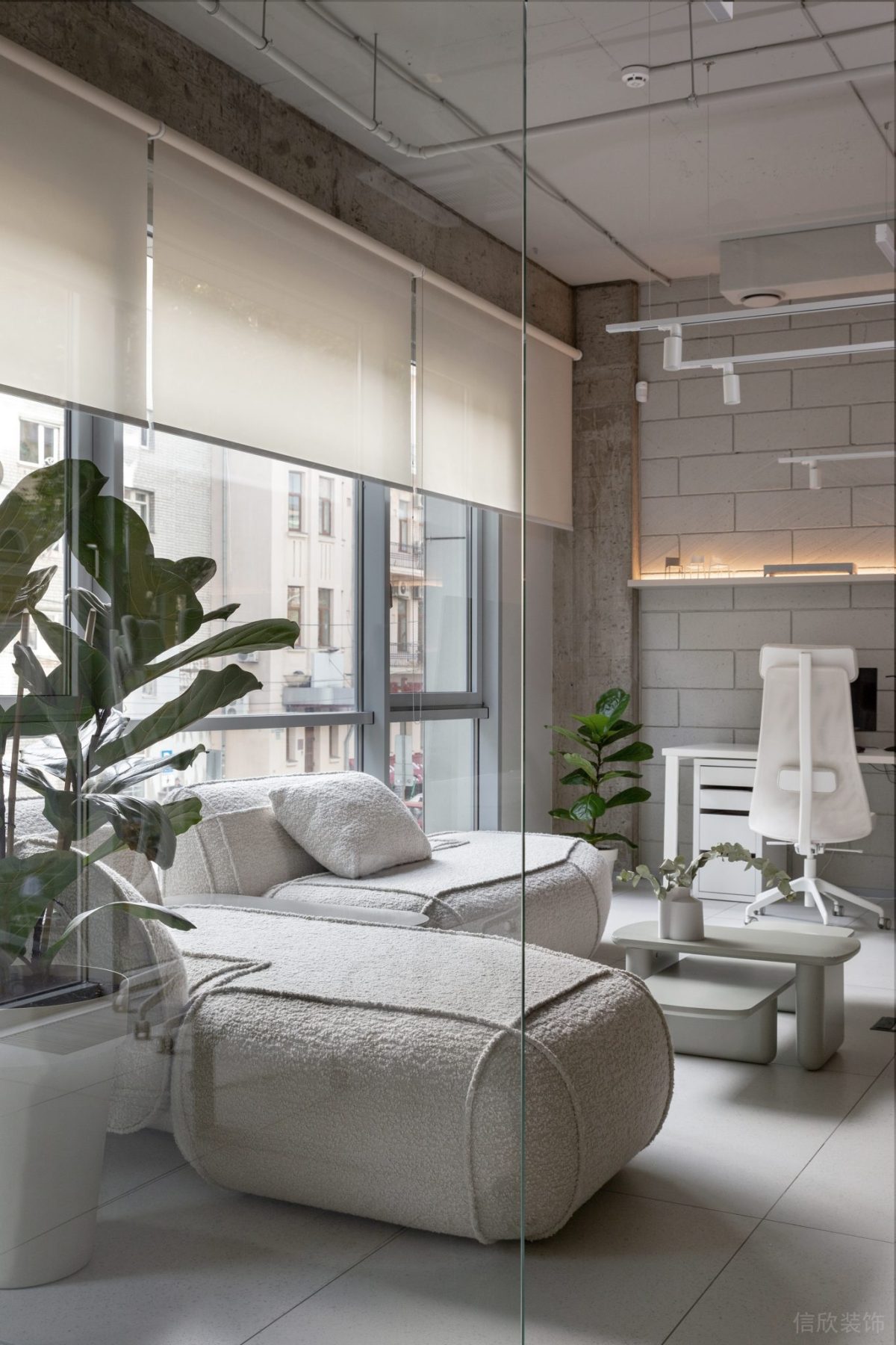 復(fù)古工業(yè)風(fēng)白色磨毛沙發(fā)創(chuàng)意裝修設(shè)計辦公室裝修