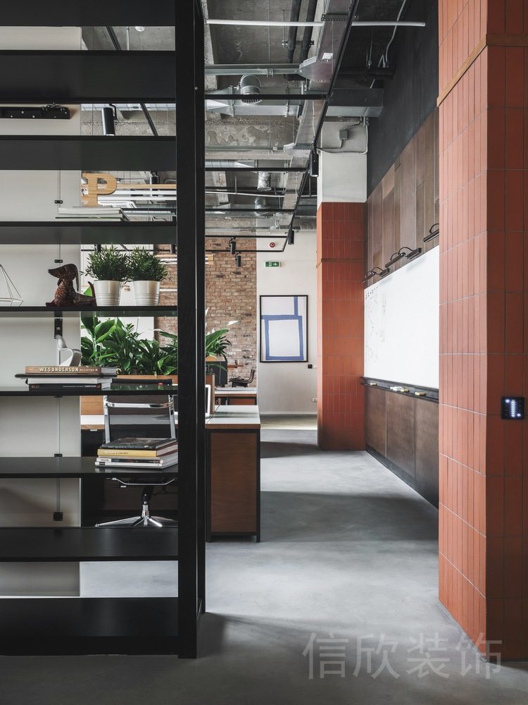 復(fù)古工業(yè)風(fēng)過(guò)道辦公室走廊設(shè)計(jì)黑色收納柜裝修設(shè)計(jì)
