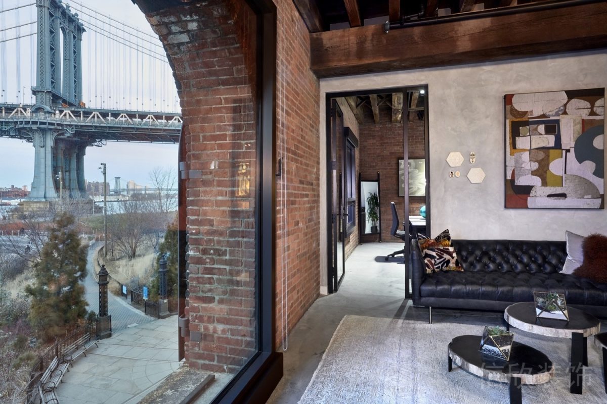 復(fù)古紅磚裝修皮革黑色沙發(fā)設(shè)計茶幾效果大廳洽談室辦公室效果