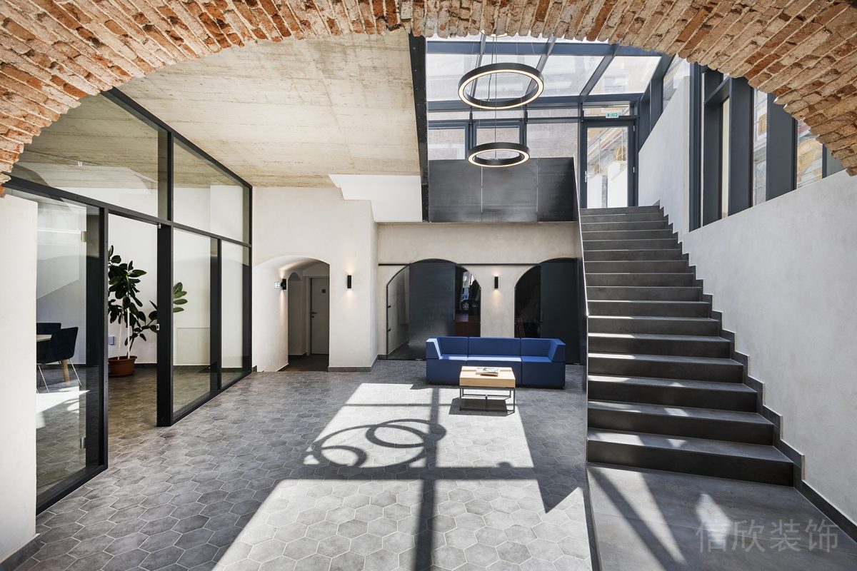 蜂窩型灰色地磚裝修水泥灰樓梯設(shè)計辦公室休息區(qū)設(shè)計圖