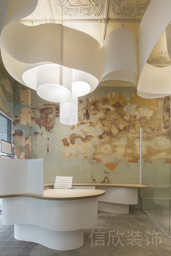 宮廷風(fēng)壁畫前臺(tái)桌裝修設(shè)計(jì)玻璃效果裝修辦公室大廳