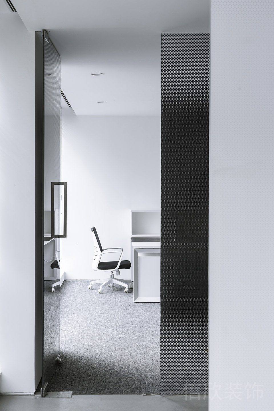 黑白色調(diào)創(chuàng)意裝修過道效果圖辦公室極簡風(fēng)漸變黑色過道