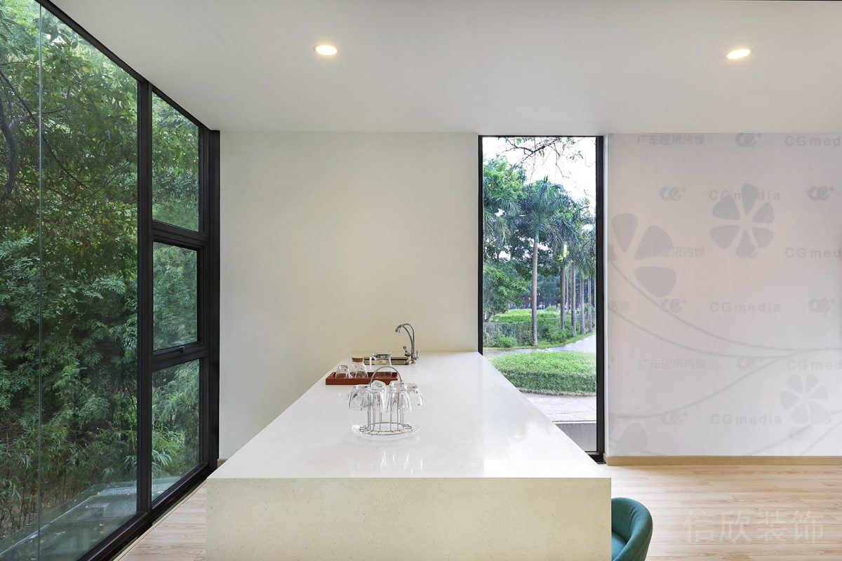 黑色金屬邊框白色長(zhǎng)桌茶水間玻璃窗戶(hù)設(shè)計(jì)