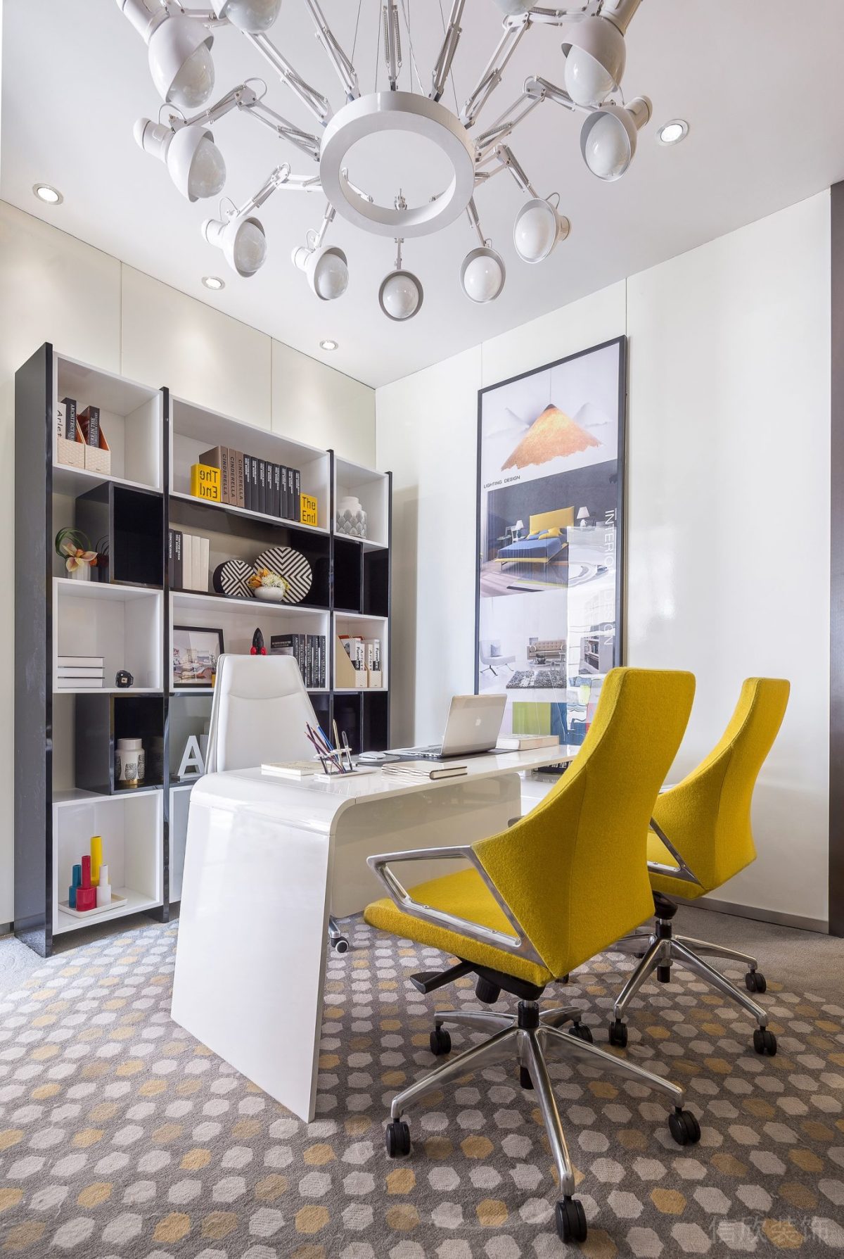 黃色皮革沙發(fā)辦公室裝修效果圖簡約風(fēng)墻柜定制設(shè)計