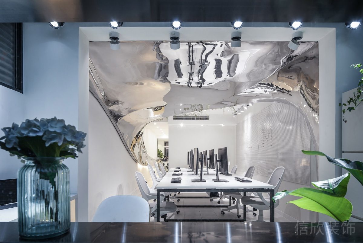 環(huán)形鏡面鋁合金天花板裝修白色極簡風(fēng)桌椅設(shè)計辦公室設(shè)計圖