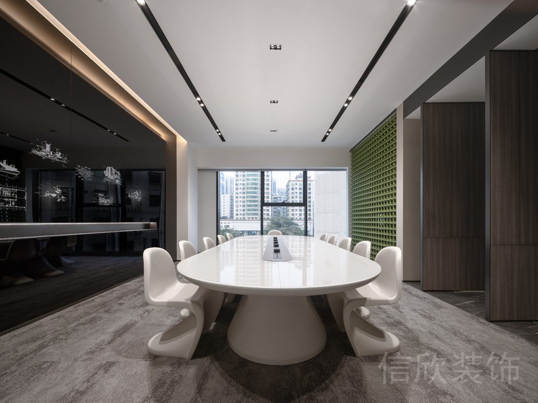 會(huì)議室裝修設(shè)計(jì)直線(xiàn)式長(zhǎng)桌效果地毯裝修木飾面偏軸門(mén)琺瑯板材裝修
