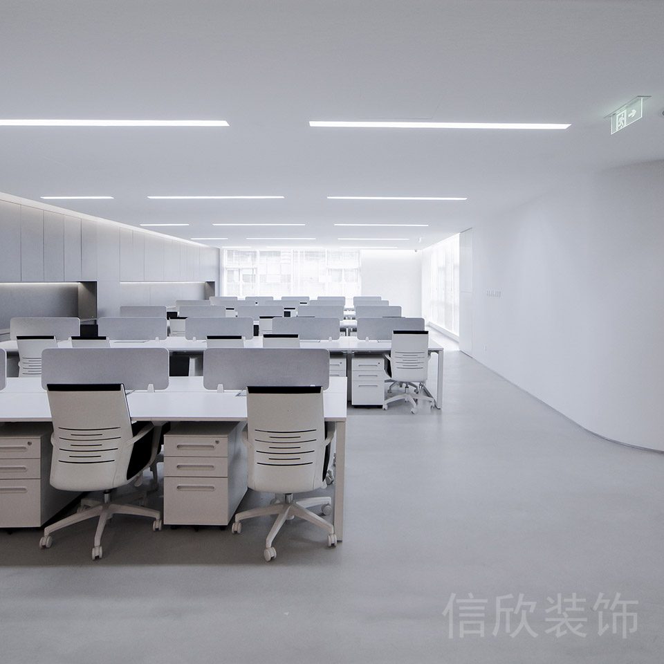 極簡風(fēng)裝修設(shè)計工位設(shè)計效果圖燈飾天花白色辦公室設(shè)計