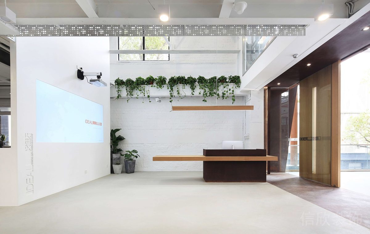 內(nèi)嵌式顯示屏裝修設(shè)計(jì)簡(jiǎn)約風(fēng)大廳玻璃過(guò)道效果