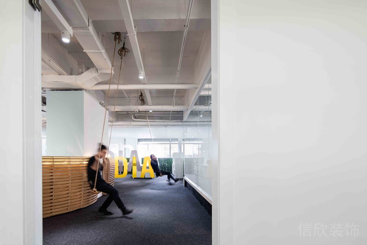 秋千竹編裝修簡約風走廊工業(yè)風辦公室