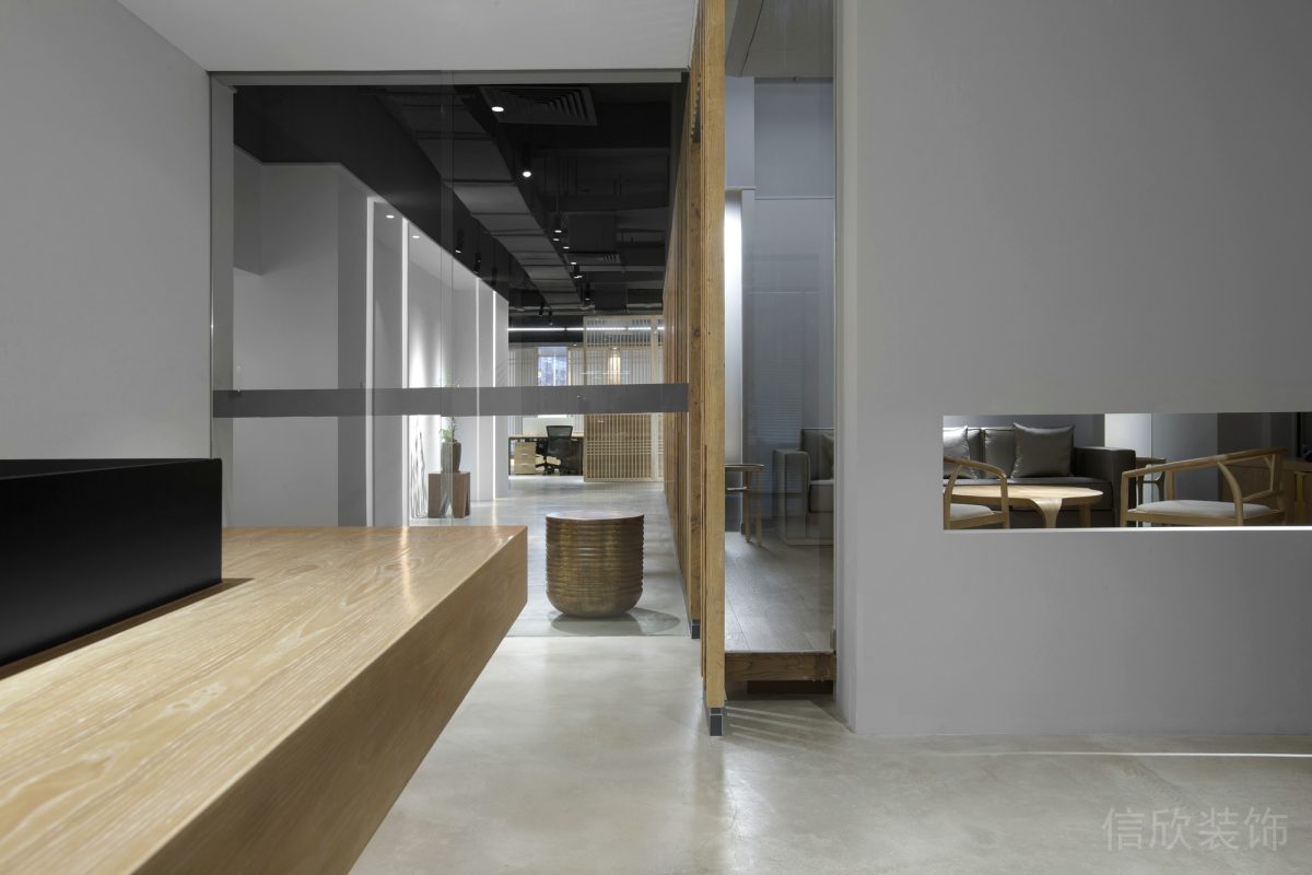 實(shí)木設(shè)計(jì)長桌裝修鏤空墻體隔斷效果辦公室設(shè)計(jì)圖