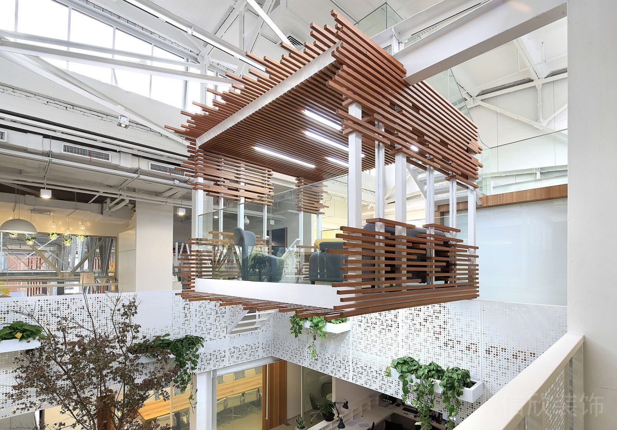 樹屋玻璃創(chuàng)意定制玻璃工作室木質(zhì)辦公室裝修設(shè)計(jì)