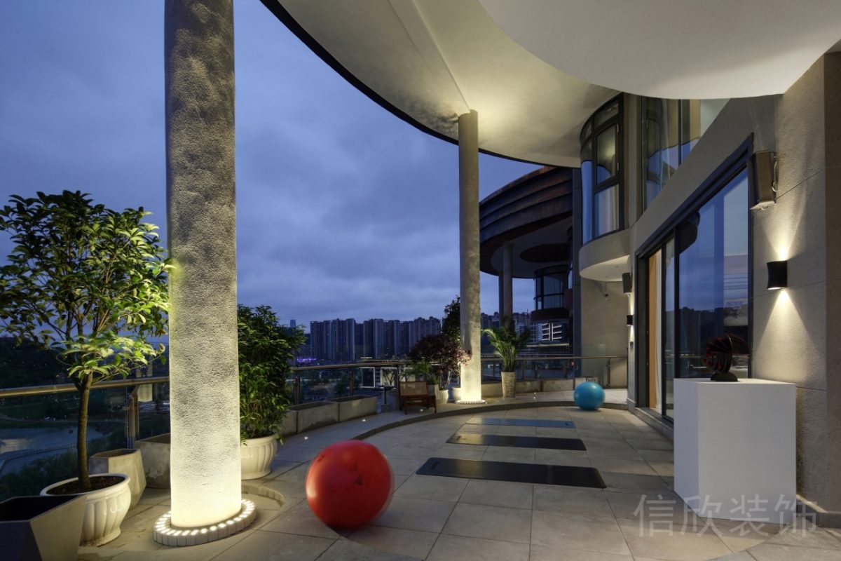 現(xiàn)代極簡(jiǎn)風(fēng)灰色墻柱燈飾設(shè)計(jì)戶外瑜伽運(yùn)動(dòng)區(qū)域健身房裝修