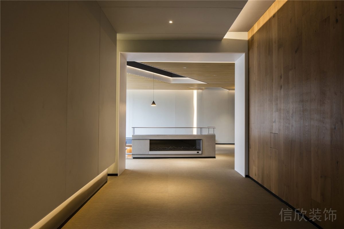 原木風(fēng)墻壁設(shè)計(jì)內(nèi)嵌式暖色調(diào)燈帶裝修辦公室走廊裝修設(shè)計(jì)圖