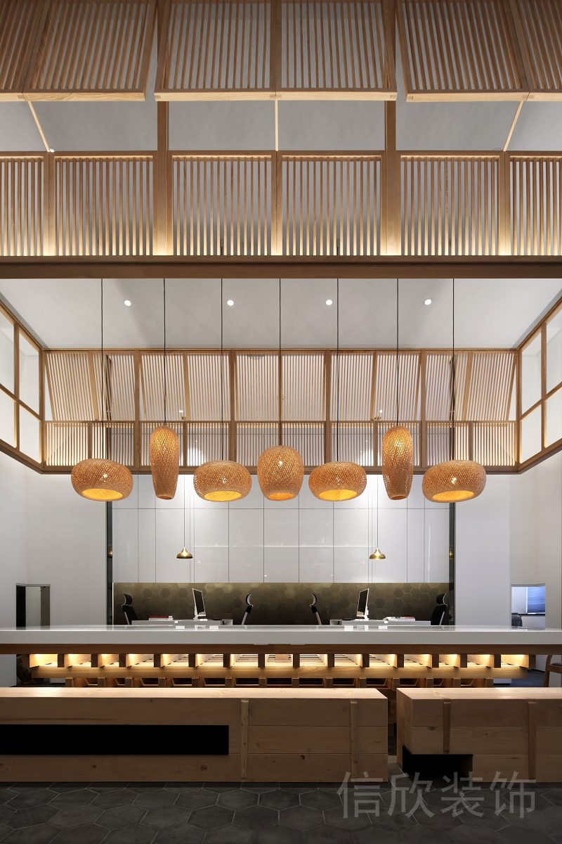 原木風(fēng)新中式辦公室裝修過(guò)道工作區(qū)域設(shè)計(jì)現(xiàn)代簡(jiǎn)約風(fēng)效果