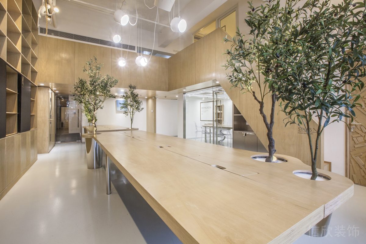 原木風(fēng)裝修辦公室設(shè)計金屬工作桌領(lǐng)導(dǎo)設(shè)計辦公室