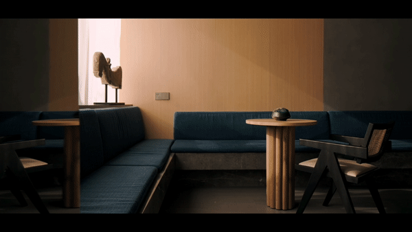 原木極簡椅子設(shè)計(jì)原木小圓桌藍(lán)色紡織條形沙發(fā)瑜伽機(jī)構(gòu)休息區(qū)裝修