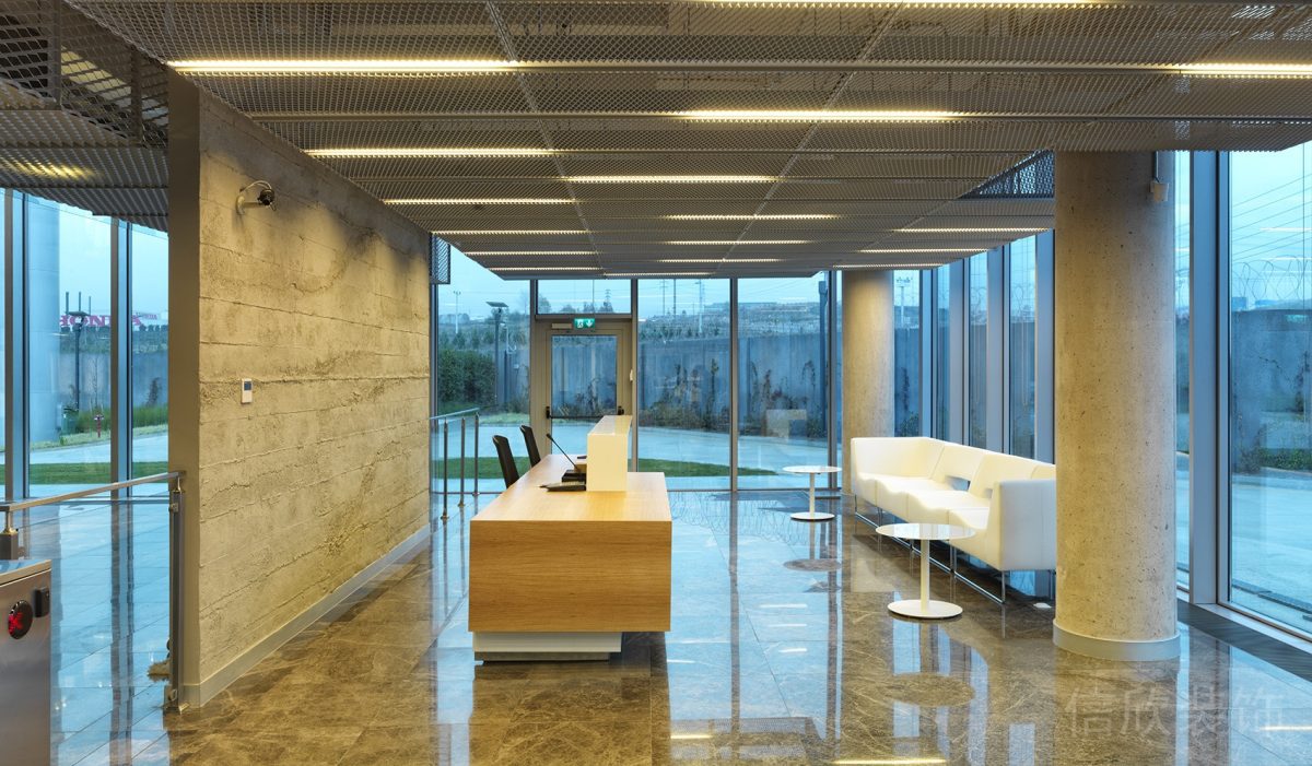 原木桌板設計白色皮革沙發(fā)裝修辦公室前臺設計