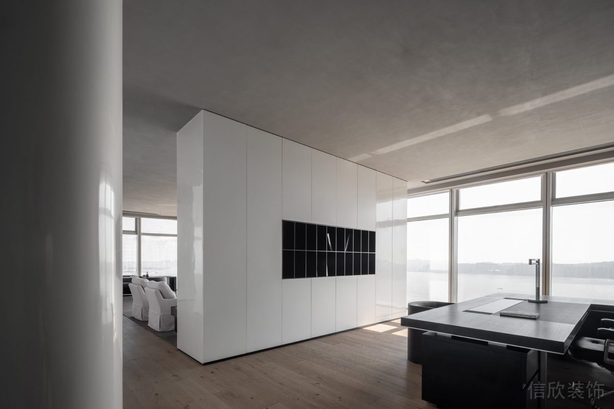 原木桌子設(shè)計商務(wù)皮革座椅裝修辦公室裝修效果圖