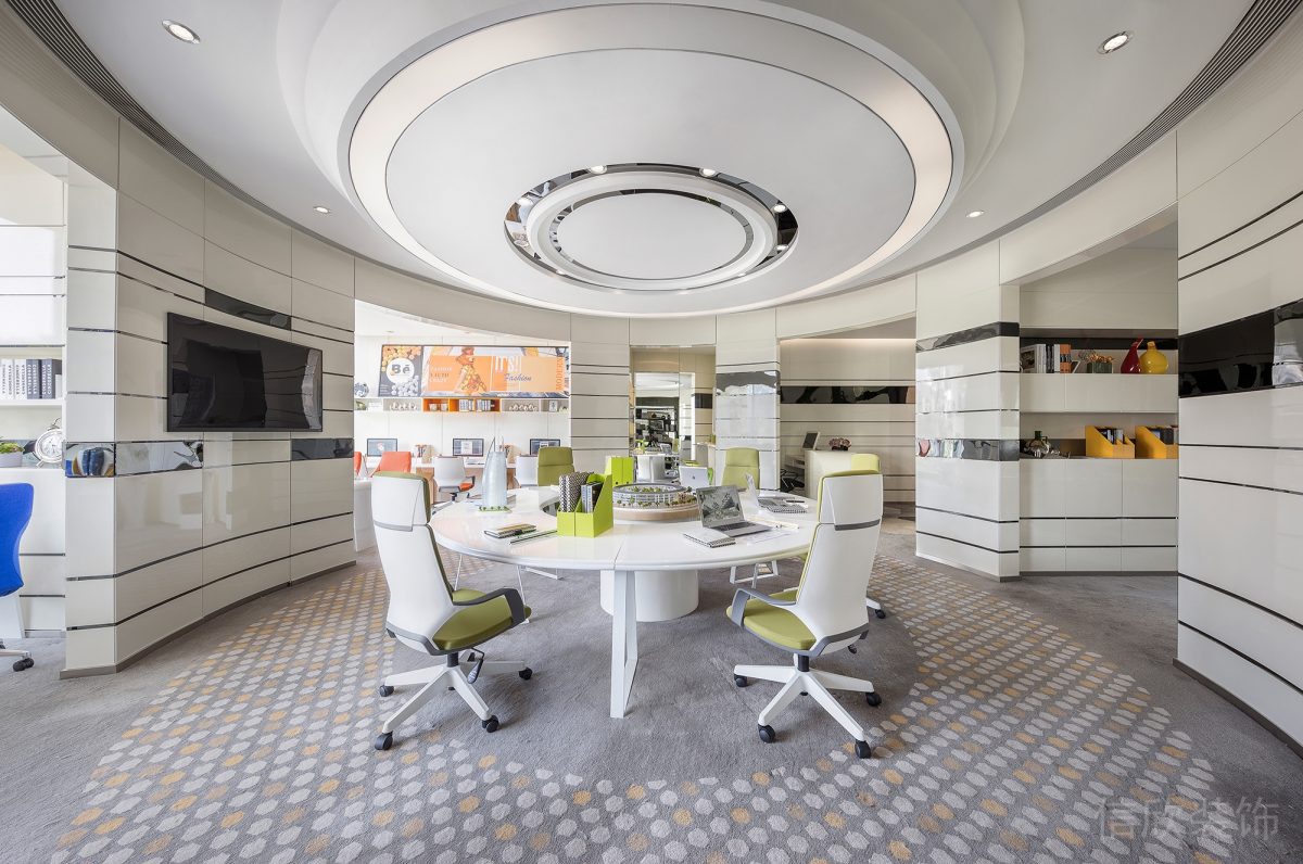 圓形白色設(shè)計工作桌辦公室裝修設(shè)計綠色簡約風(fēng)裝修圖