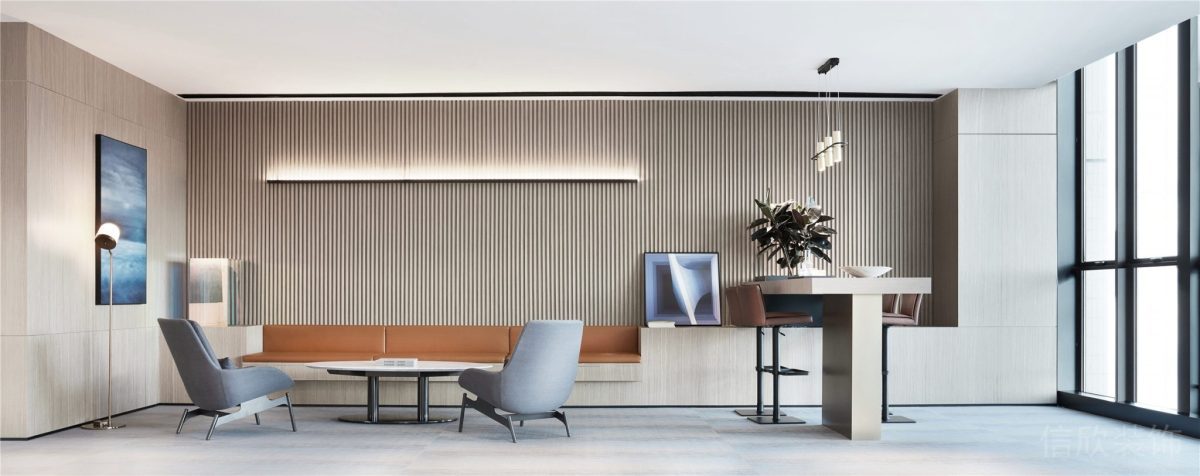 壁掛式燈帶設計皮革高腳椅裝修原木風墻壁辦公室休息區(qū)效果圖