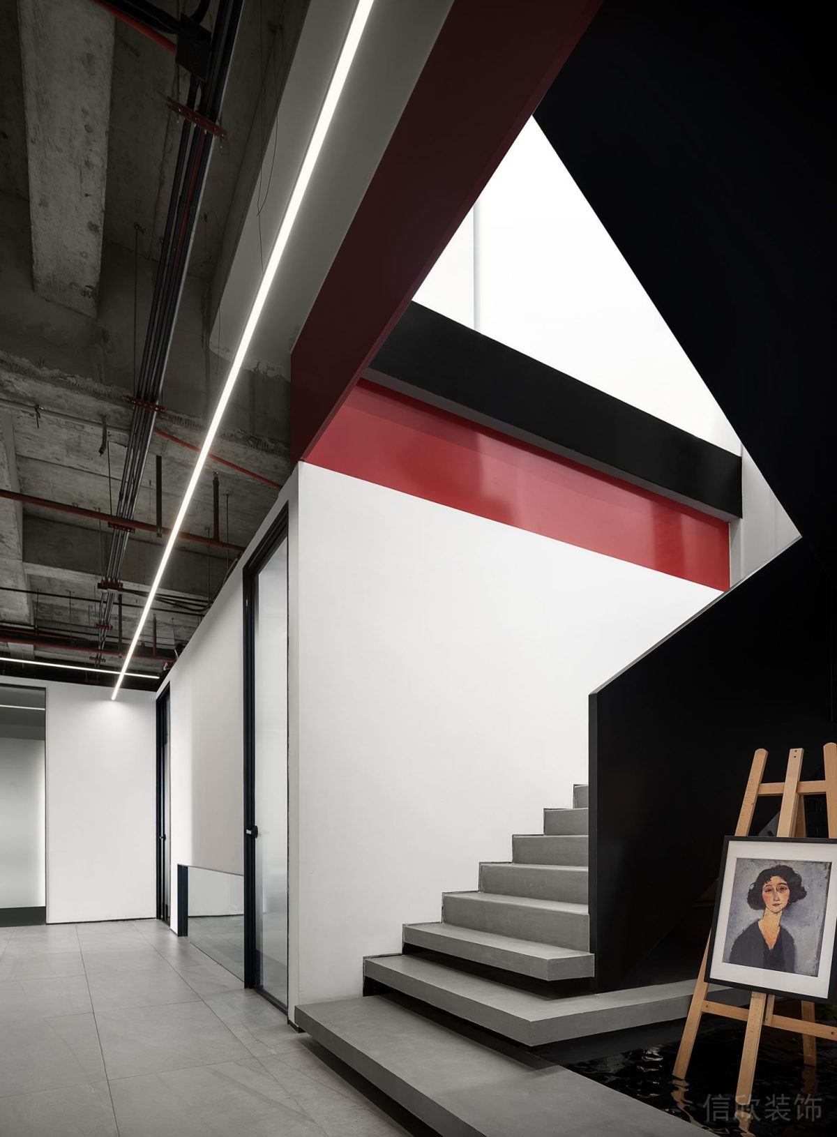 辦公室光面紅色線條設(shè)計(jì)效果天花裝修圖階梯式灰色調(diào)效果肌理玻璃紋路效果圖