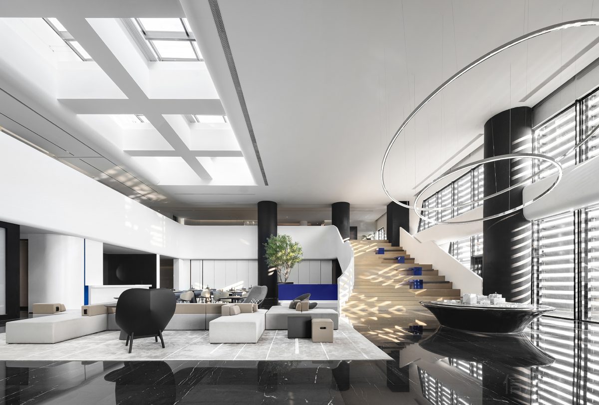 辦公室裝修設計階梯式木飾面環(huán)形燈飾效果裝修地毯裝修