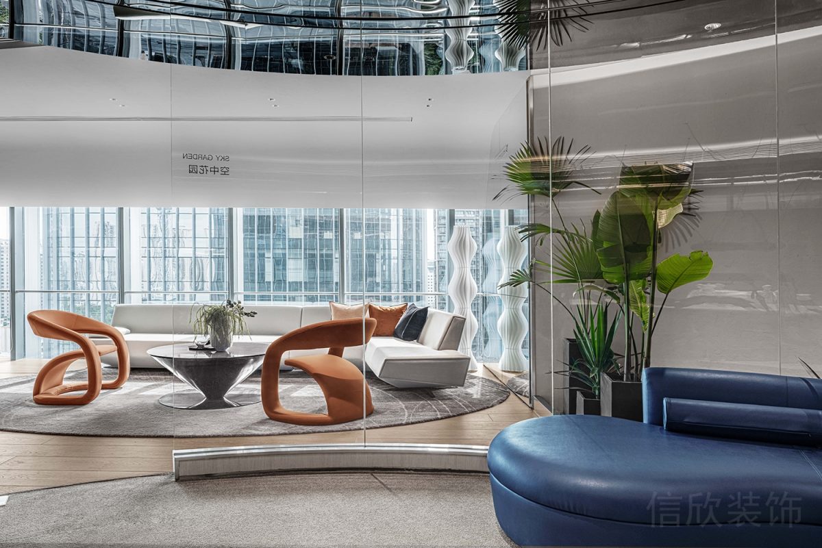 玻璃隔斷裝修橙藍色設計環(huán)形效果地毯裝修天花設計鏡面