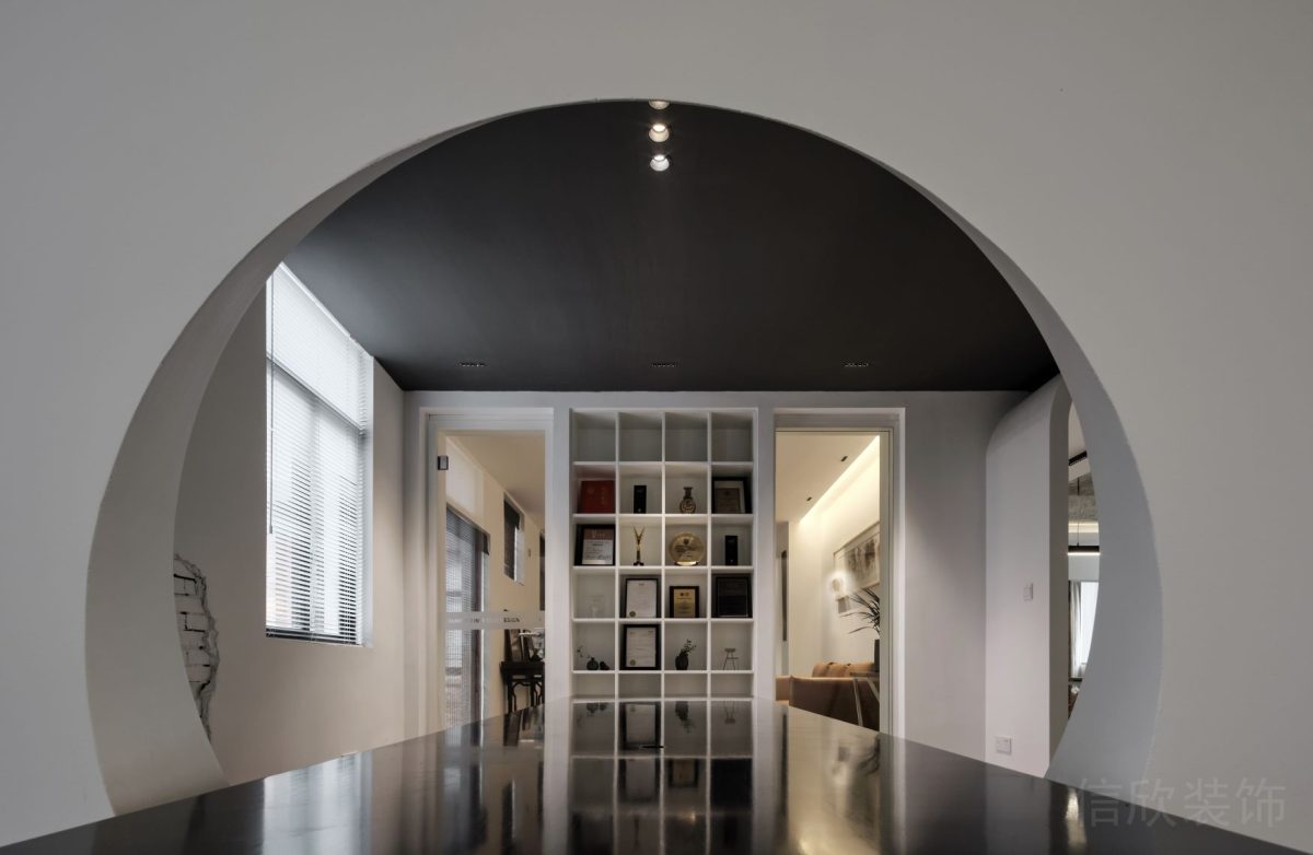 半圓設(shè)計鏤空隔斷裝修辦公室收納柜會議室裝修圖