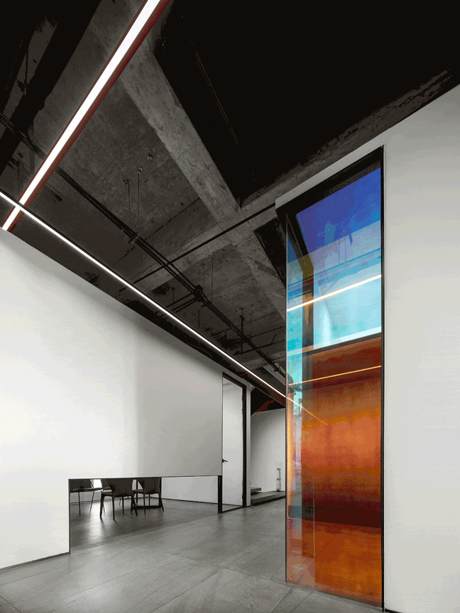 彩色玻璃隔斷效果裝修設(shè)計(jì)辦公室工業(yè)風(fēng)隔斷效果裝修