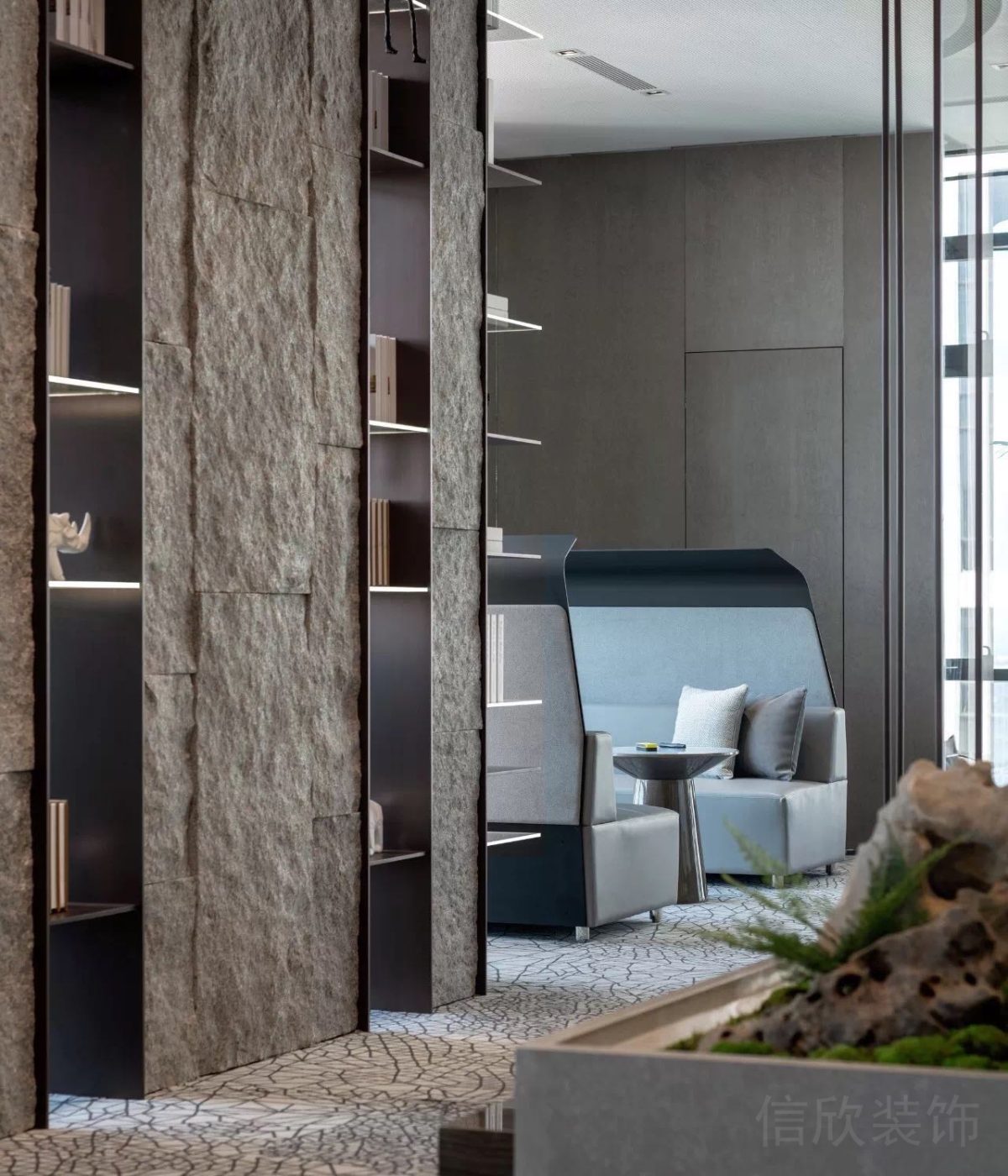 儲(chǔ)物設(shè)計(jì)效果圖石板材效果灰藍(lán)色沙發(fā)休息區(qū)辦公室裝修