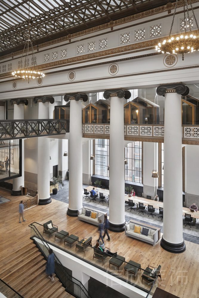 復(fù)古懸吊式環(huán)形吊燈裝修楓木原木地板設(shè)計(jì)辦公室大廳裝修設(shè)計(jì)