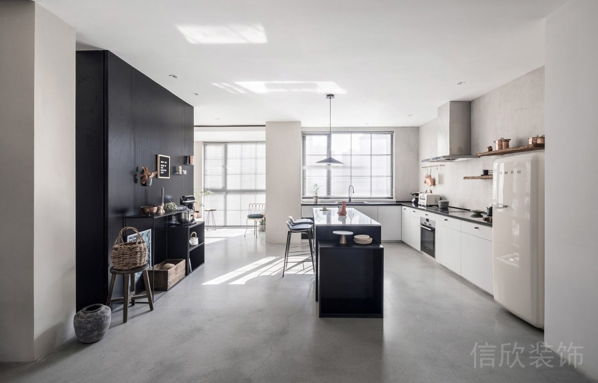 黑白色調(diào)工作室樣板間裝修開(kāi)放式廚房效果黑色直線(xiàn)式效果