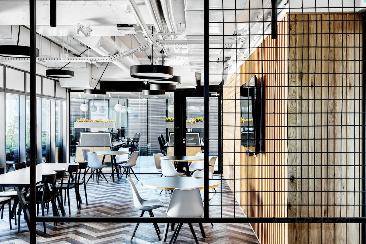 黑色金屬鏤空鐵藝設(shè)計(jì)欄桿效果實(shí)木設(shè)計(jì)辦公室就餐區(qū)