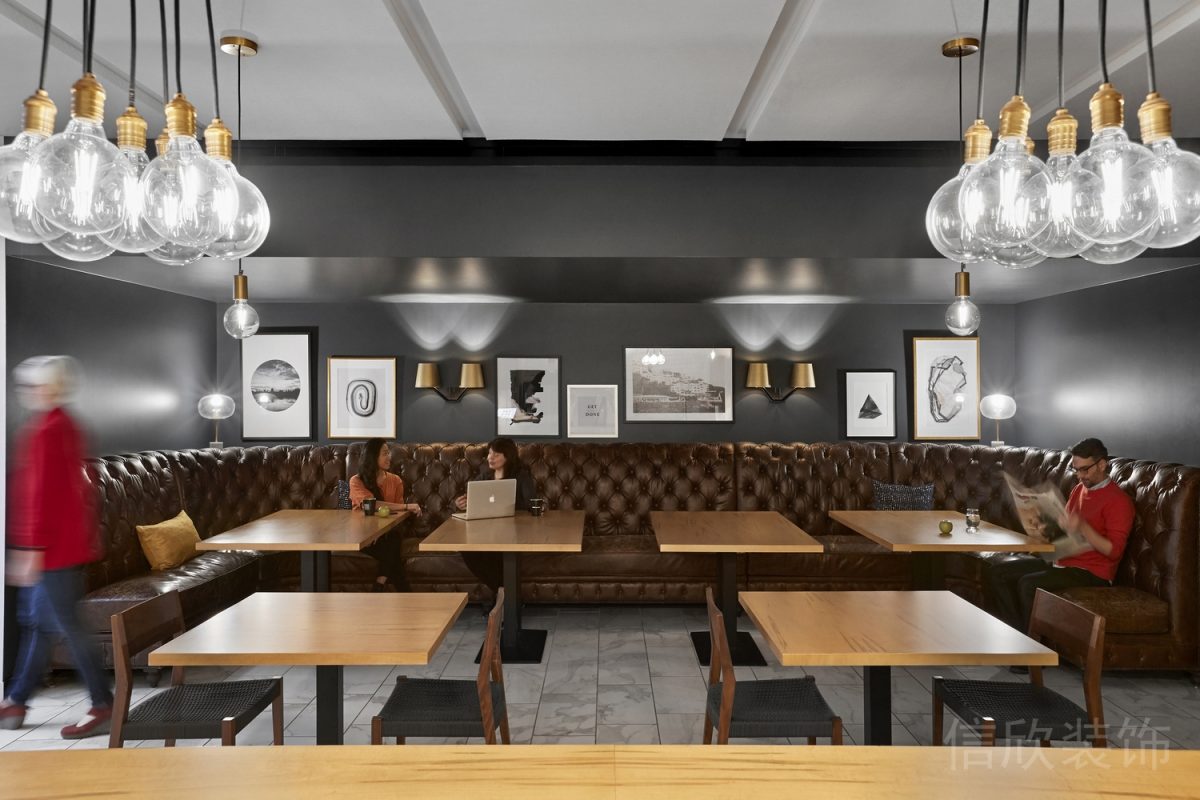 環(huán)形褐色皮革沙發(fā)設(shè)計(jì)原木桌板裝修辦公室就餐區(qū)效果圖