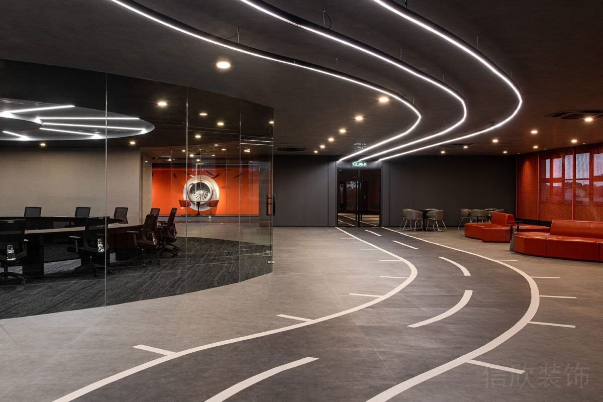 弧線設(shè)計(jì)白色過(guò)道指引效果辦公室玻璃隔斷裝修