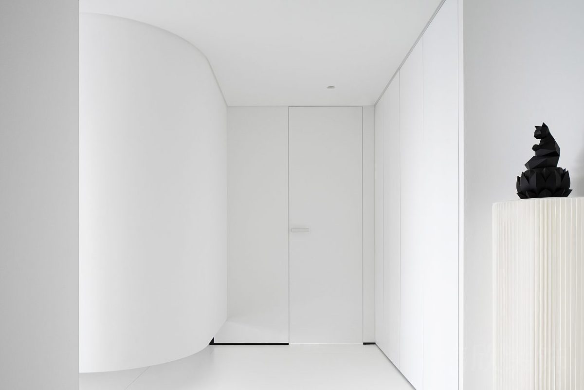 極簡(jiǎn)風(fēng)辦公室裝修過(guò)道內(nèi)嵌式門(mén)過(guò)道白色效果