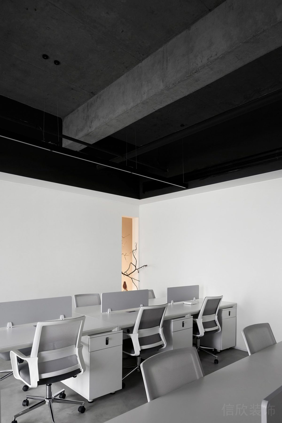 人體工學(xué)椅辦公室現(xiàn)代工業(yè)風(fēng)裝修簡(jiǎn)約工位裝修