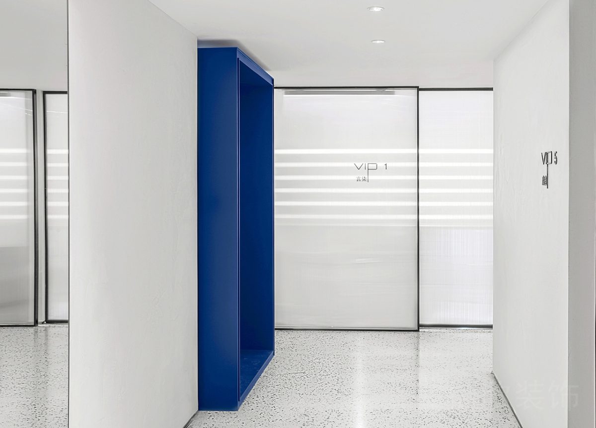 水磨石地板設(shè)計(jì)藍(lán)色環(huán)形邊框裝修圖辦公室過(guò)道