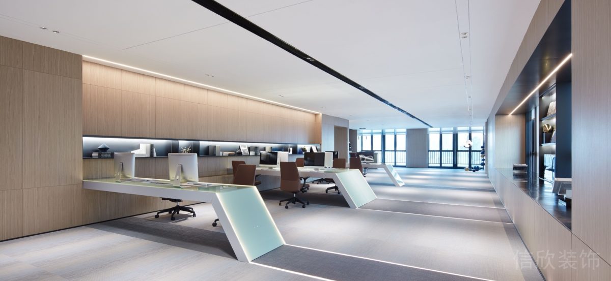 梯形白色桌板設(shè)計褐色皮革商務(wù)座椅裝修辦公室設(shè)計效果圖