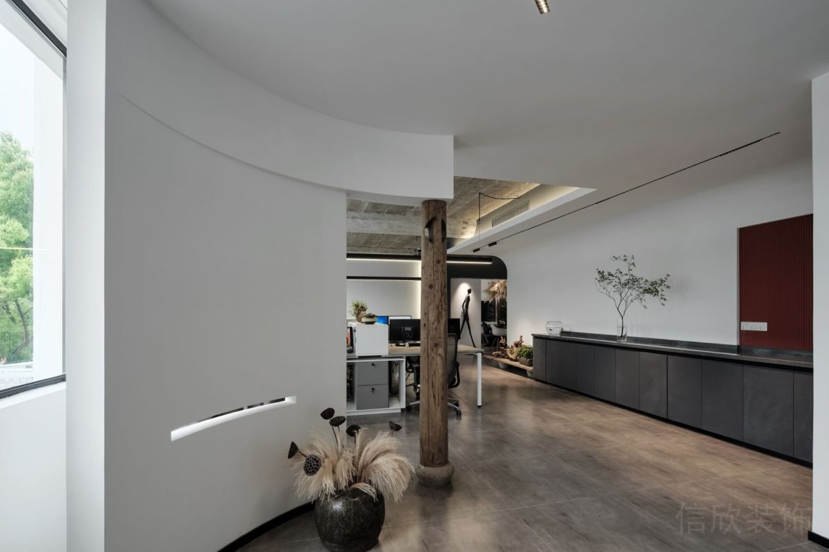 =中式風(fēng)墻柱實(shí)木設(shè)計(jì)圖裝修弧線鏤空白色墻體效果辦公室過(guò)道裝修