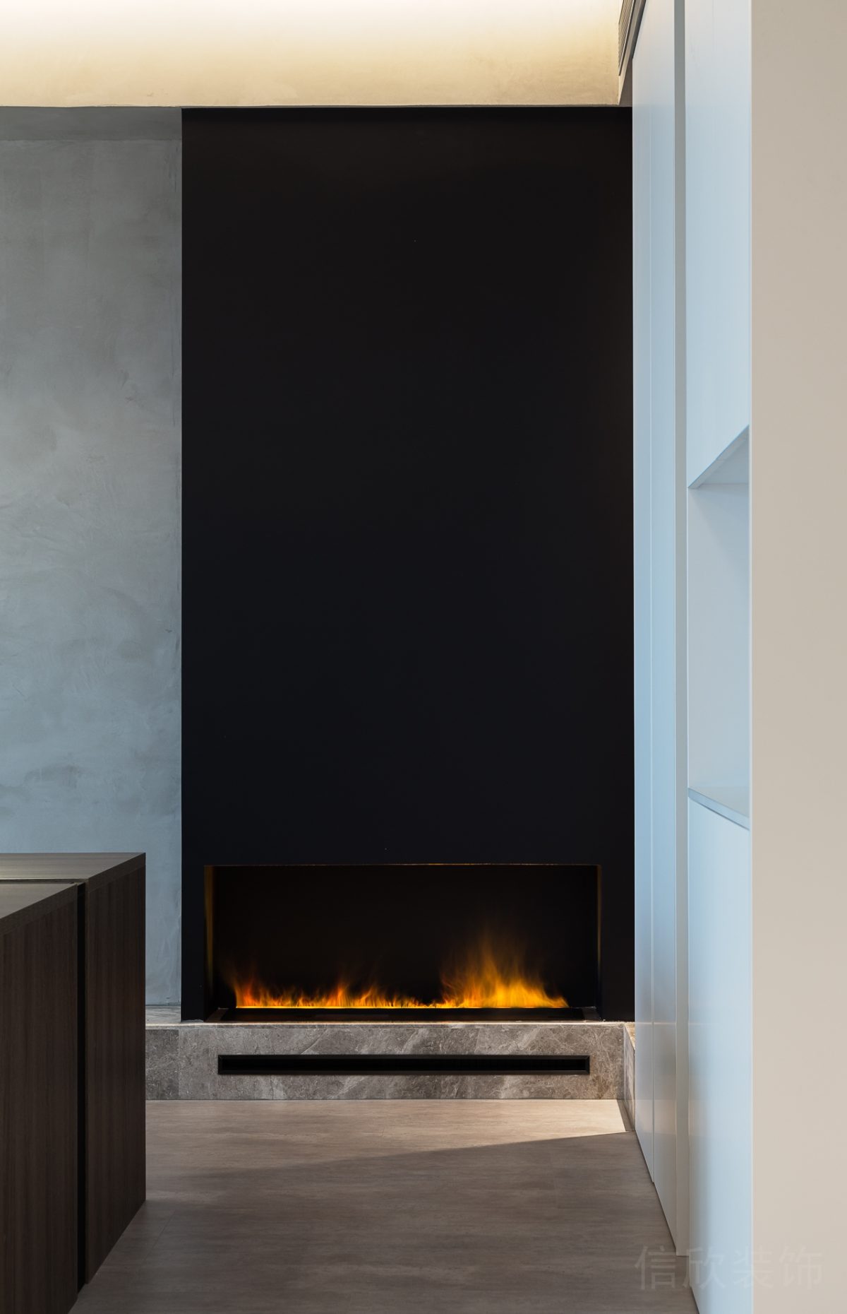 黑色墻體加濕器設(shè)計大理石地臺效果木質(zhì)地板裝修辦公室設(shè)計圖