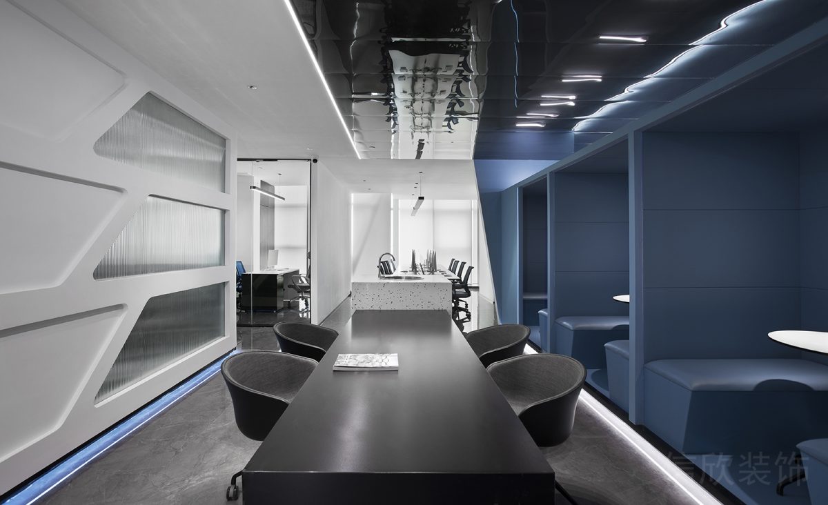 藍(lán)色休息區(qū)裝修直線(xiàn)黑色長(zhǎng)桌會(huì)議室開(kāi)放式走道辦公室設(shè)計(jì)圖