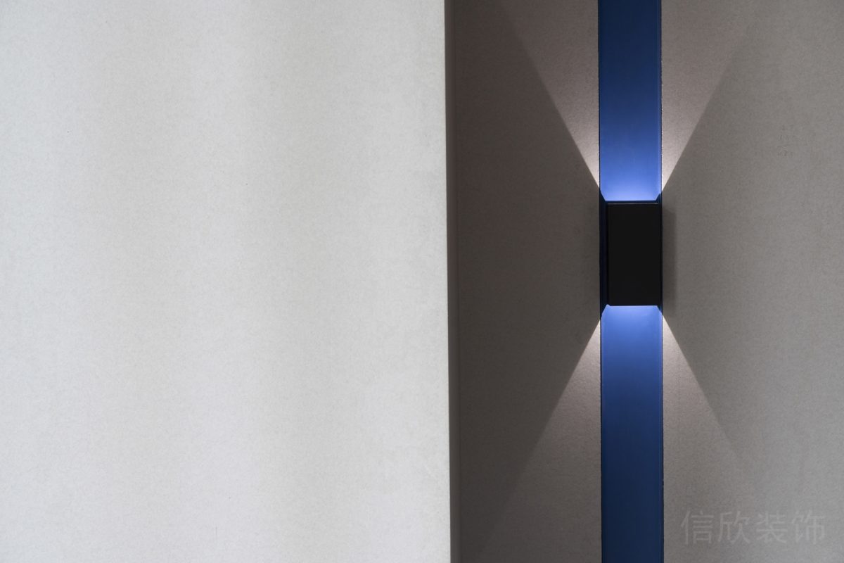 射燈墻體設(shè)計效果藍色直線式辦公室設(shè)計圖