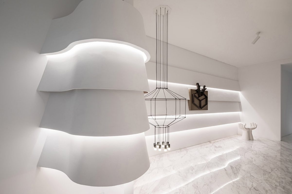 層疊辦公室裝修設(shè)計(jì)效果天花金屬吊頂大理石過(guò)道裝修設(shè)計(jì)白色led燈飾