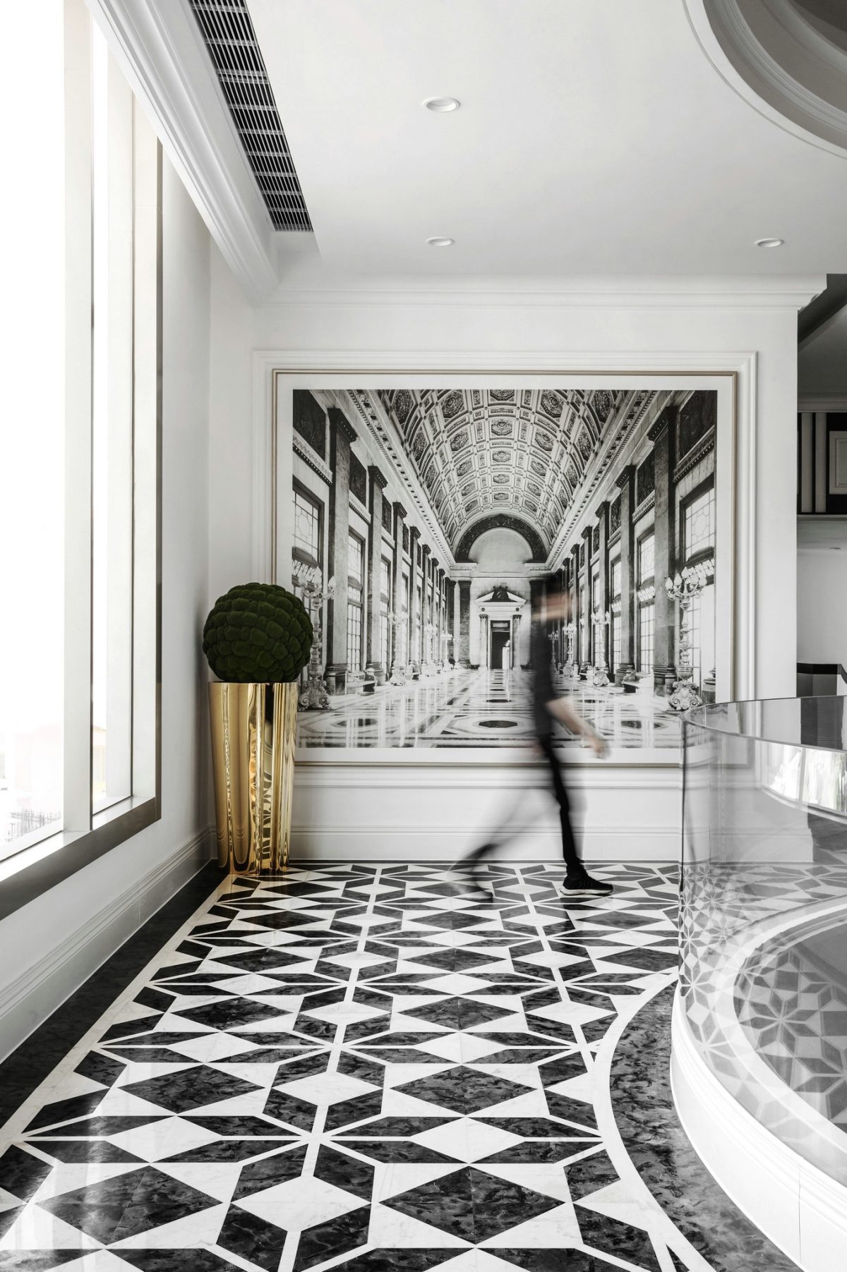 法式辦公室裝修設(shè)計(jì)中央空調(diào)復(fù)古古典風(fēng)辦公室效果玻璃半墻隔斷效果