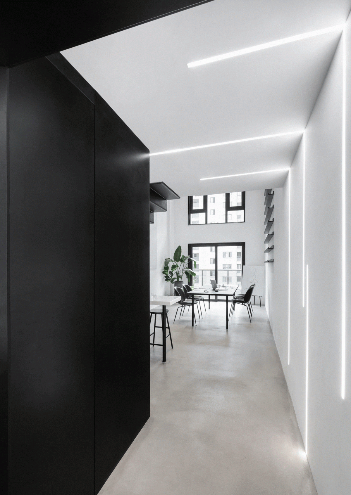 過(guò)道辦公室裝修設(shè)計(jì)黑白色調(diào)效果燈飾設(shè)計(jì)內(nèi)嵌式led效果全屋定制