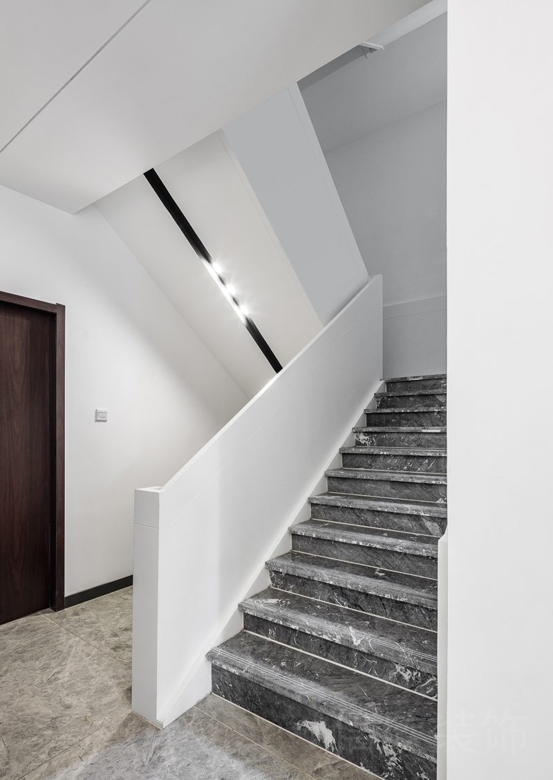 黑白色調(diào)辦公室裝修設(shè)計大理石過道白色半墻隔斷扶手階梯式設(shè)計圖