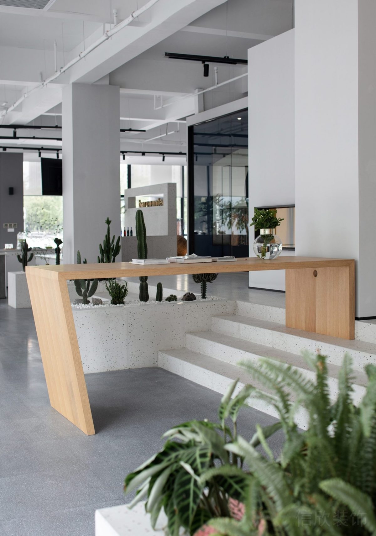 木質(zhì)閱讀室辦公室裝修設(shè)計(jì)效果白色過(guò)道效果階梯式