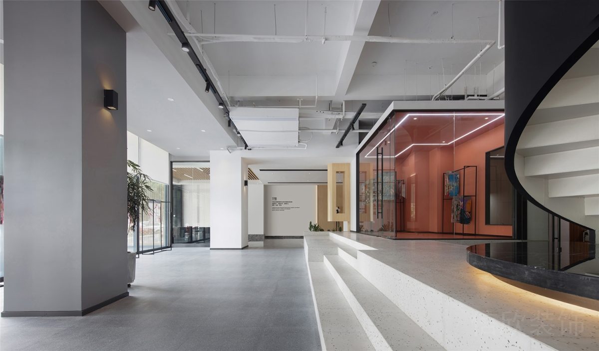 現(xiàn)代工業(yè)風(fēng)辦公室裝修設(shè)計(jì)階梯式效果圖旋轉(zhuǎn)樓梯下空間效果圖