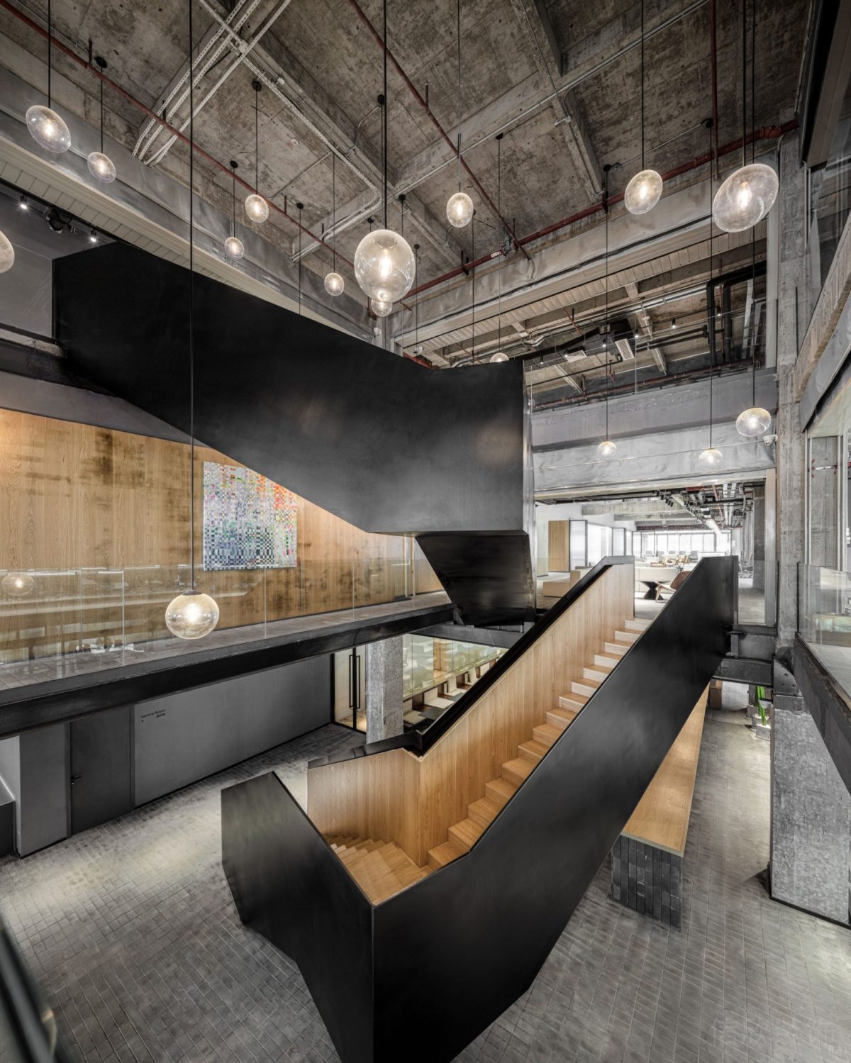 工業(yè)風(fēng)辦公室黑色鐵藝樓梯，實(shí)木樓梯踏步